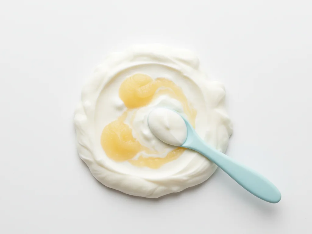 Serveer volvette amasi puur of gemengd met dunne puree zoals appel of peer. Gebruik een zachte lepel en begin met 1-2 theelepels om tolerantie te controleren.