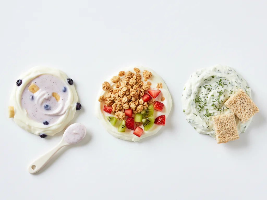 Serveer amasi als tussendoortje of onderdeel van maaltijden - probeer het in smoothies, als topping voor pannenkoeken of gemengd met kruiden voor hartige dips. Peuters kunnen het genieten met muesli of gesneden fruit.