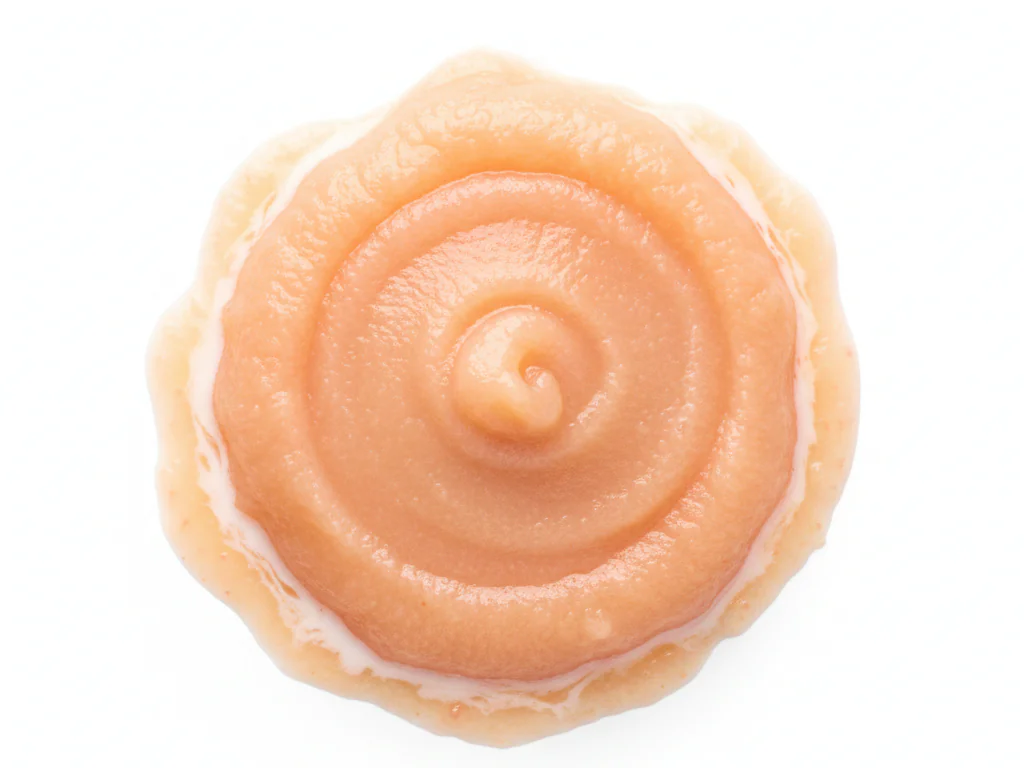 Pour les bébés de 6 à 9 mois, proposez le pamplemousse en purée lisse. Retirez toutes les membranes et les graines, puis mixez la chair jusqu'à obtention d'une texture complètement lisse. Vous pouvez la diluer avec du lait maternel, du lait infantile ou de l'eau si nécessaire. Servez seul ou mélangé à d'autres purées de fruits.